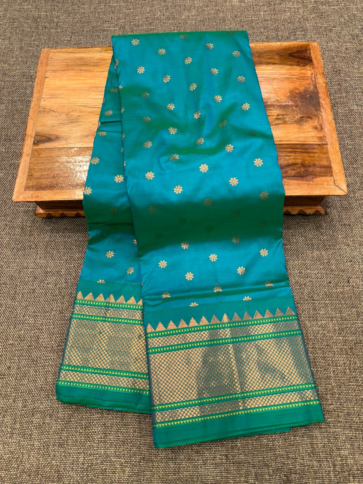 Experience luxury and tradition redefined with the Prominent Kalanjali Paithani Saree with Running Blouse Piece – a perfect addition to your collection in your Wardrobe.